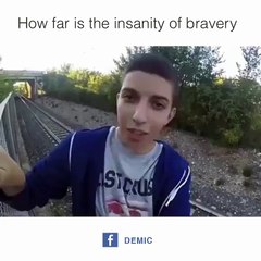 Un débile fait exprès de s’allonger sous un train