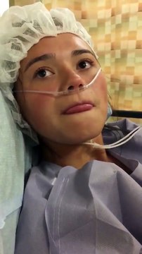 Cette ado sous anesthesie parle de boules... merci la drogue LOL