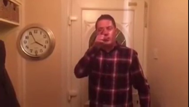 Ce mec dit très fort qu'il n'est... pas bourré du tout LOL