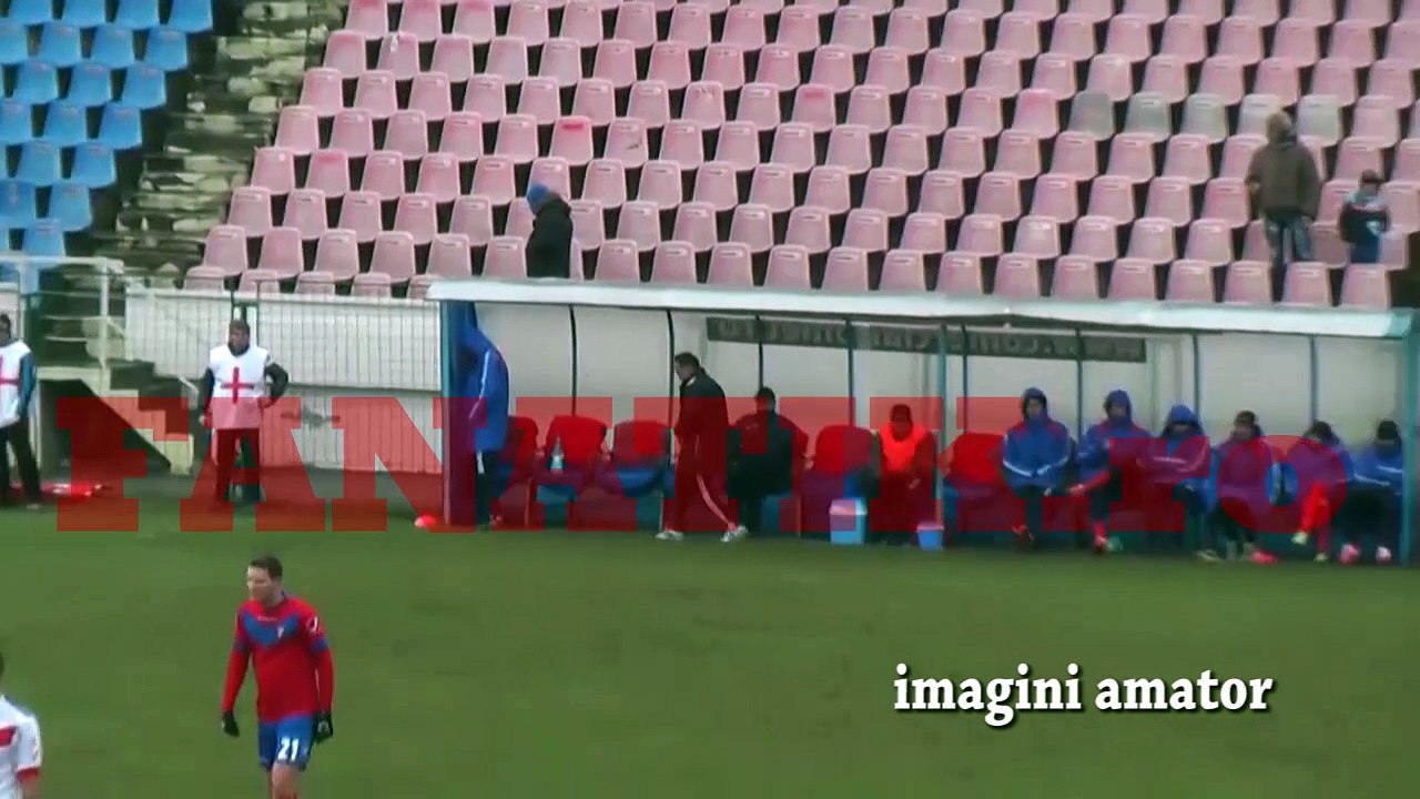 3. Ioan Viorel arata discret semnul -2- unui jucator