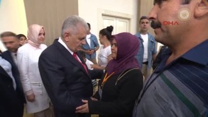 Başbakan Yıldırım, Kazan'da Hastaları Ziyaret Etti; Şehit ve Gazi Yakınlarıyla Buluştu