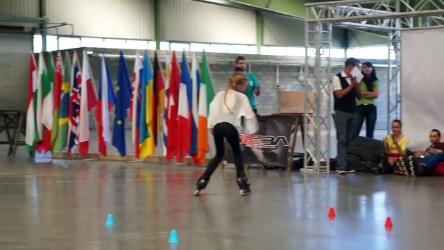 Vidéo : cette fille défie toutes lois de gravité avec ses patins... le jury reste bouche bée.