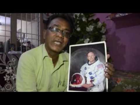 The man who signed up for autograph hunting