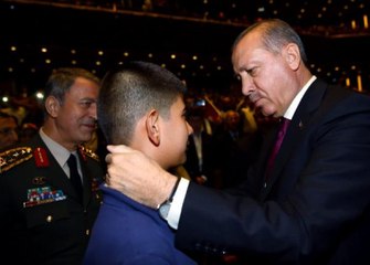 Erdoğan Darbecilere İlk Kurşunu Sıkan Şehidin Oğluyla Yakından İlgilendi