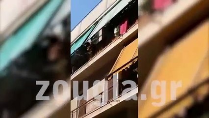 Κτηνωδία: Πέταξε σκύλο από τον 3ο όροφο