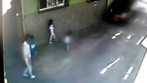Sokakta 7 Yaşındaki Kız Çocuklarını Taciz Eden Sapığı Kameralar Yakalattı