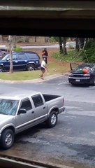 Vidéo : son mec la trompe, elle se fait écraser par la maîtresse….