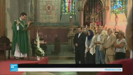 المسلمون يشاركون المسيحيون في قداس تأبين الكاهن جاك هاميل