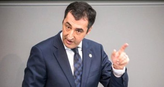 Cem Özdemir Alman da Türk de Değilmiş!