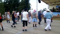 Festival de country en Dordogne, les danseurs sur la piste