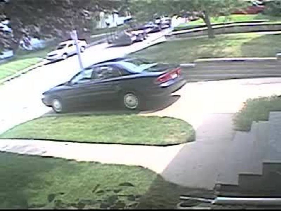 Raw video: Company throws yard debris to custom...