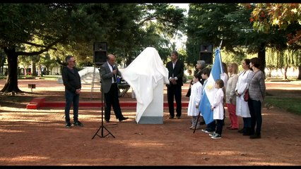 Tráiler "El ciudadano ilustre", codirigida por Mariano Cohn y Gastón Duprat y protagonizada por Óscar Martínez
