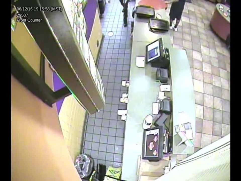 Taco Bell employees robbed at gunpoint