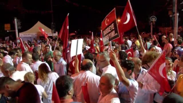 İstanbul Eğitim ve Araştırma Hastanesi Doktorları Saraçhane Parkı'nda Demokrasi Nöbeti Ne Katıldı