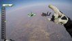 Sans parachute, un cascadeur fait un saut en chute libre de 23 000 pieds !