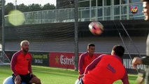 Heads up! Leo Messi and Luis Suárez having fun at training camp
