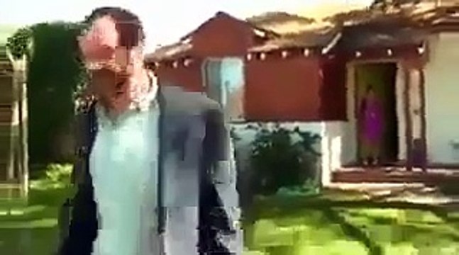 La sua donna vuole un ultimo bacio. Ma guardate cosa succede