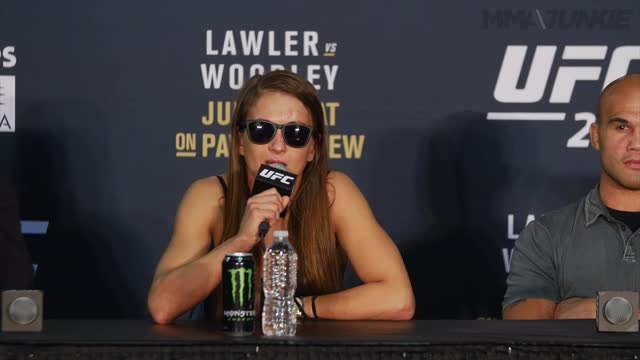 Karolina Kowalkiewicz thinks UFC champ Joanna Jedrzejczyk is scared to fight her