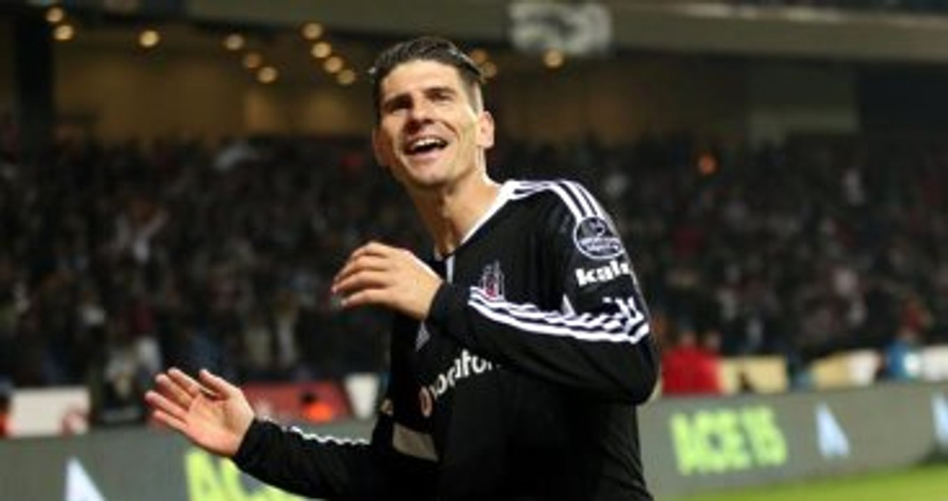 Beşiktaşlı Futbolcular, Gomez'in Maaşını Duyunca Şoke Oldu