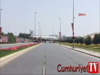 Burası İstanbul... Dikkat! Yolda uçak var