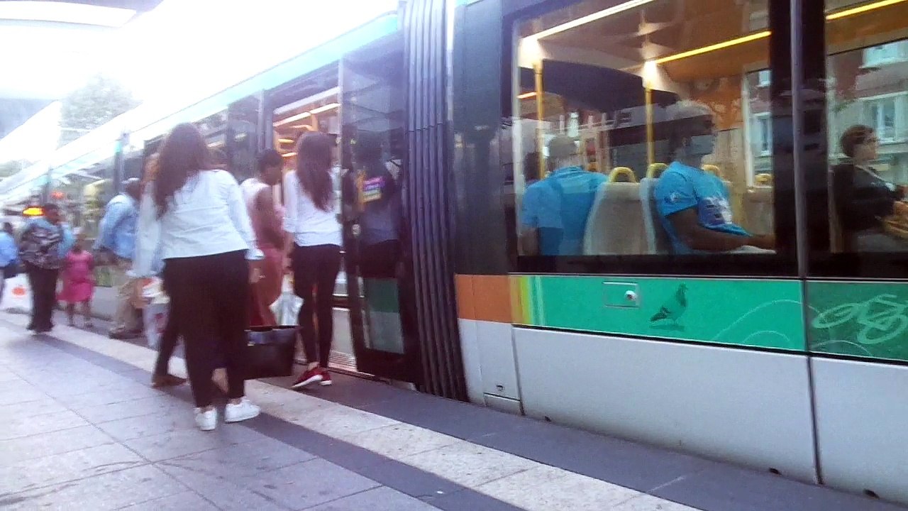 arrivée et départ du citadis 402 sur le T3b