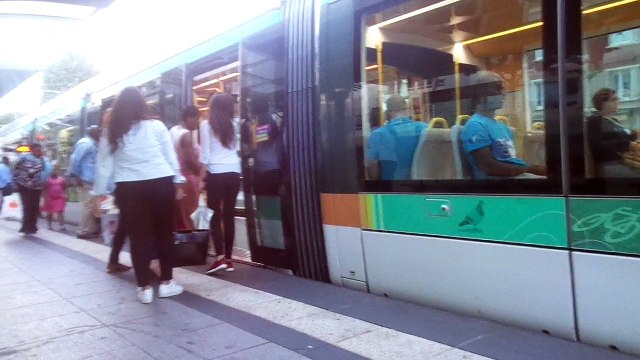 arrivée et départ du citadis 402 sur le T3b