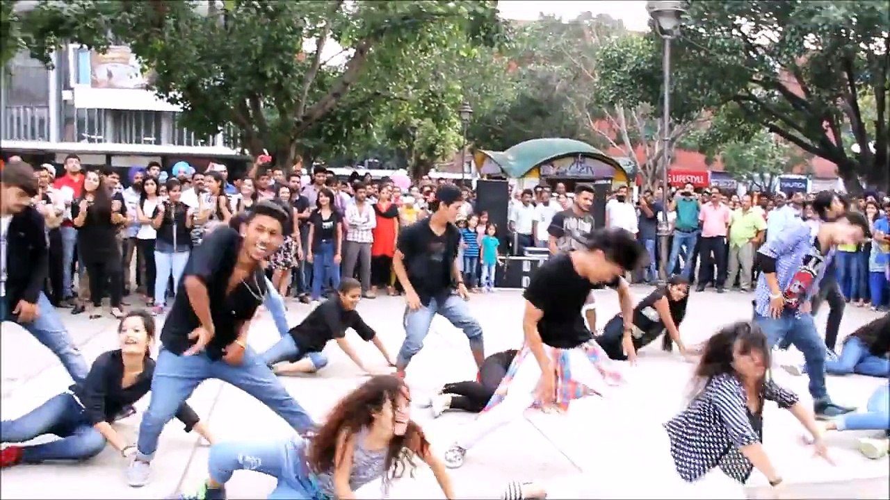 girls flash mob