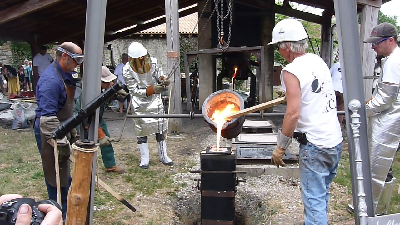 2016 07 31 Coulage de la colonne du kiosque à musique de Périgueux