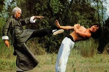 Video herunterladen: Jackie Chan gets revenge! Kung Fu