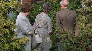 Keeping Up Appearances S02 E04 Hyacinth Tees Off