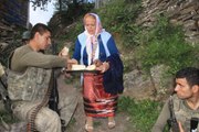 Ordu'da PKK'lı Teröristlere Operasyona Çıkan Askerlere Köylüler Yemek İkram Etti
