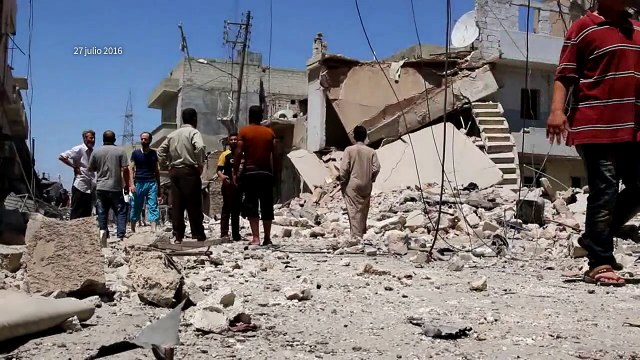 Decenas de familias salieron del sector rebelde de Alepo