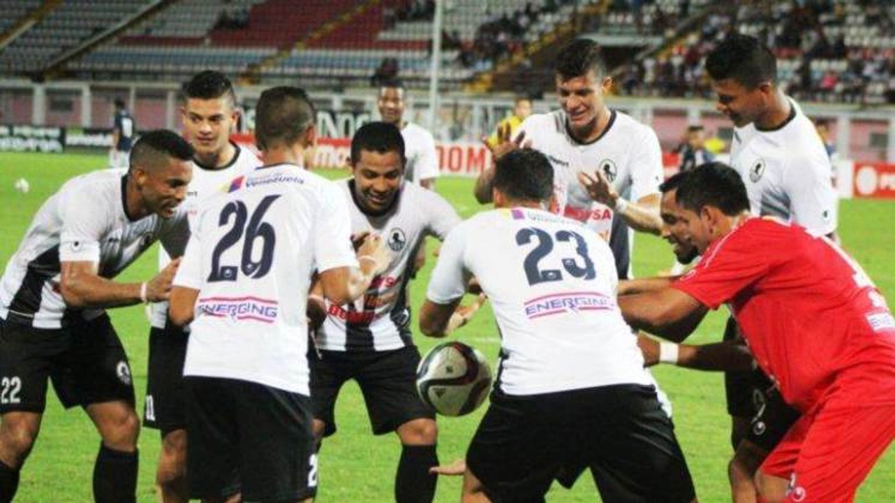 Cesar Martinez magic Flying Football celebration vs Caracas - HD