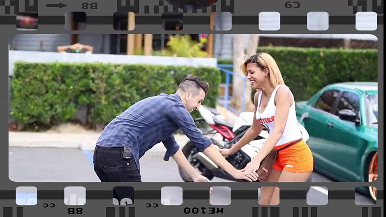 Kissing Prank - HOOTERS!