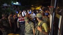 Marmaris'te Yakalanan 9 Darbeci Asker Otobüsle Götürülürken Vatandaş Tepki Gösterdi