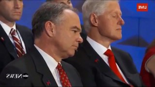 Bill Clinton se duerme durante discurso de Hillary Clinton