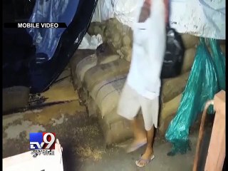 Wheat sacks get drenched in rain at railway godown, Anand - Tv9 Gujarati