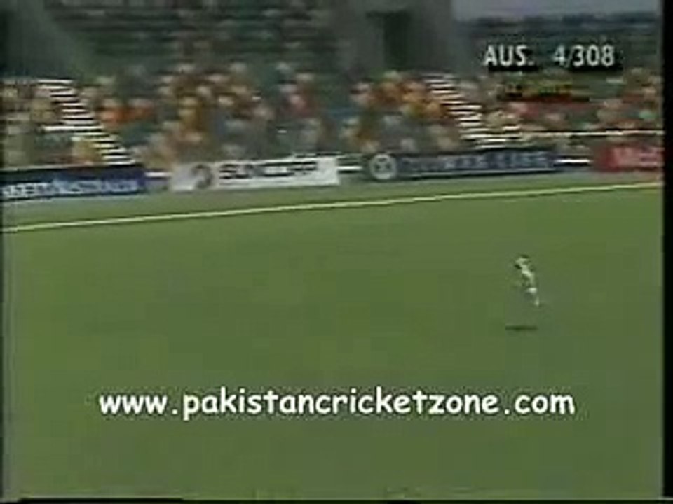 Waqar Younis Banana Swing!