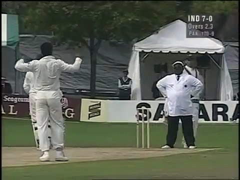 Sachin Tendulkar vs Waqar Younis- how did he survive this brutal over India v Pakistan