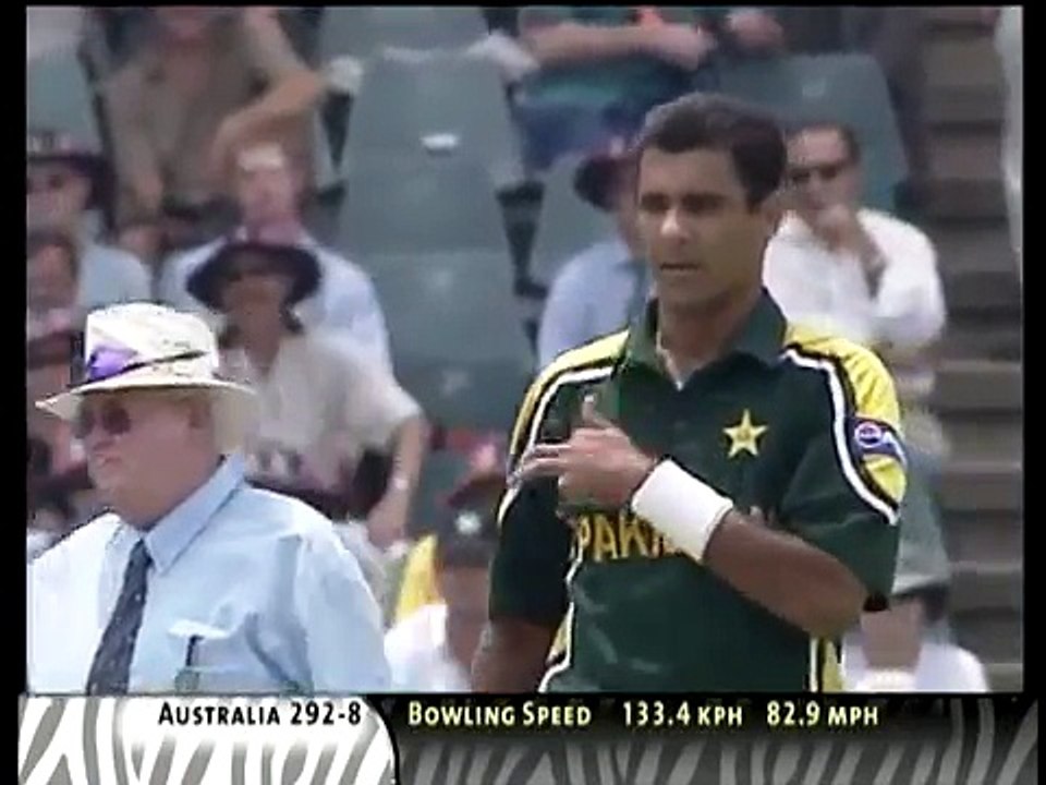 Waqar Younis vs Andrew Symonds, 2 Dangerous BEAMERS
