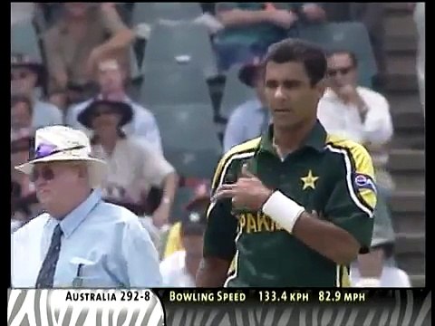 Waqar Younis vs Andrew Symonds, 2 Dangerous BEAMERS