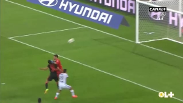 Andre Alemida Gets Horribly Punched In The Face, While Scoring vs Lyon!