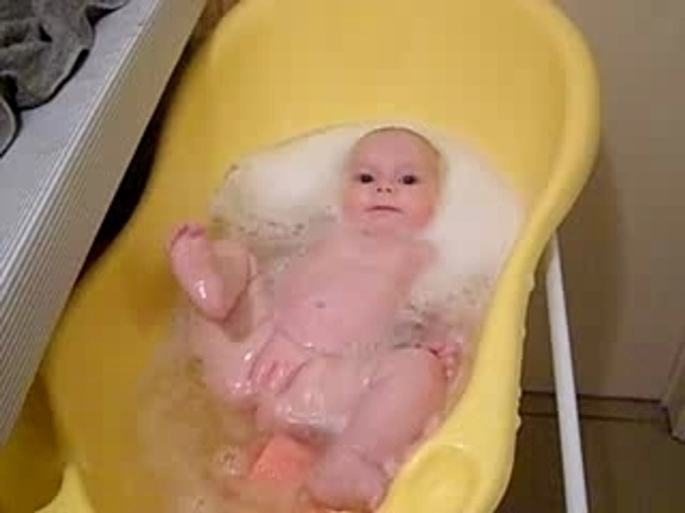 Dans son bain...toute seule