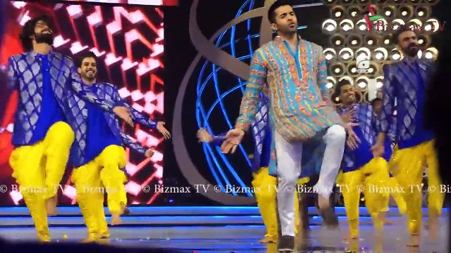 Mahira khan and Sheheryar Munawar performance at Lux Style award