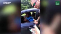 Ce policier arrête une conductrice... pour lui offrir une glace