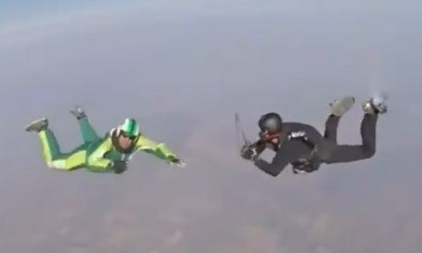 Luke Aikins saute de 7600 mètre sans parachute !