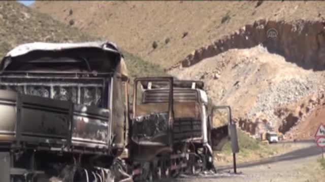 Teröristler Engellemeye Çalışan Sürücüyü de Yakmaya Çalışmış