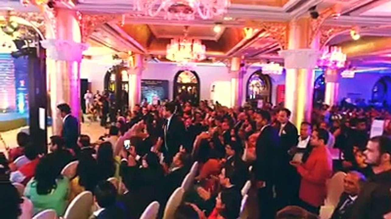 #SheWalksSheLeads in the words of #SRK @iamsrk inspiring women to set free & fly high  #memorable