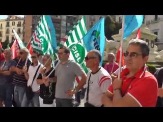 Download Video: Napoli - Morti sul lavoro, sit-in dei sindacati davanti Unione Industriali (30.07.16)