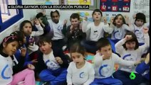 Un colegio de Valencia emociona a Gloria Gaynor al ritmo de 'I Will Survive' en defensa de la enseña